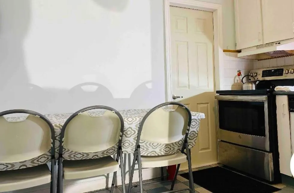 Relax Room II East York Space Share Rooms Toronto Canada